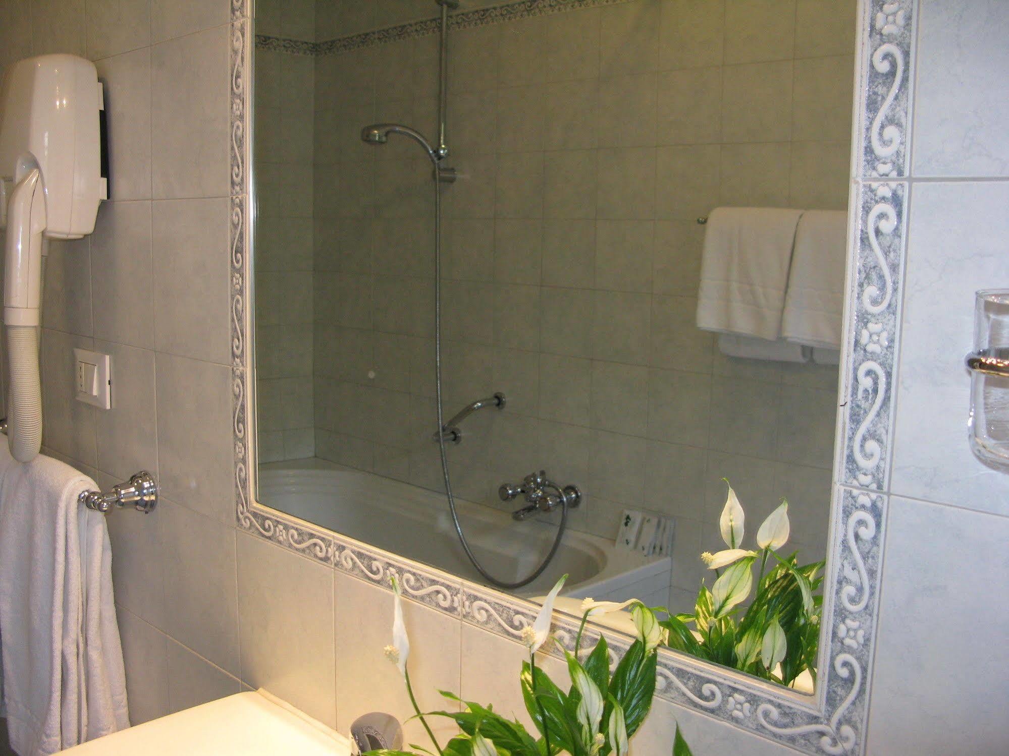 York Hotel 3*